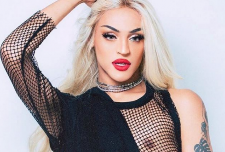 Pabllo Vittar aparece de calcinha e seguidores enlouquecem