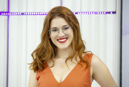Em Paris, ex-BBB Ana Clara brinca em publicação e recebe orientação do pai