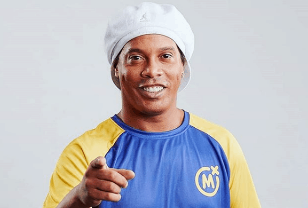 Ronaldinho Gaúcho reata relacionamento e volta a viver romance triplo