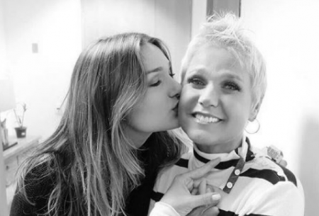Xuxa Meneghel compartilha foto de Sasha bebê e se declara