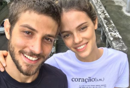 De novo? Chay Suede e Laura Neiva marcam data de casamento