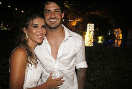 Rebeca Abravanel e Alexandre Pato “oficializam” namoro no Réveillon