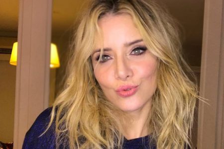 De lingerie, Christine Fernandes impressiona seguidores com corpão