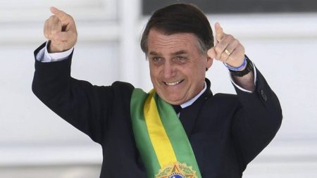 Jair Bolsonaro usa música de videogame em anúncio do governo