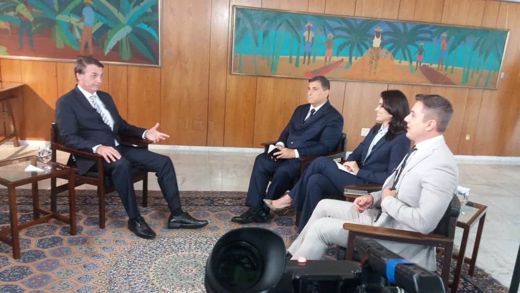 Bolsonaro deixa Record de lado e concede primeira entrevista como presidente ao SBT