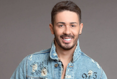 Sucesso nas redes, Carlinhos Maia constrói mansão luxuosa para família