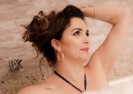 Luiza Ambiel e Núbia Óliiver revivem “Banheira do Gugu” e tiram fãs do sério