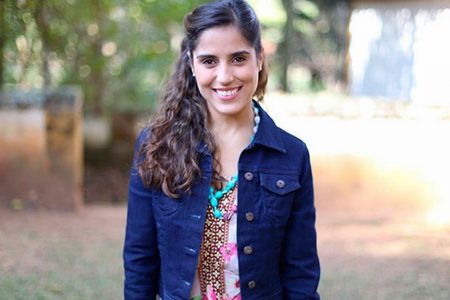 Emocionada, Camilla Camargo anuncia que está grávida