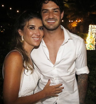 Rebeca Abravanel viaja para China, onde Alexandre Pato joga