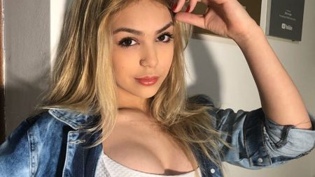 Melody participa do 10 Years Challenge e causa polêmica