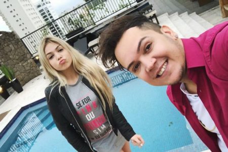 Pai de Melody rebate opinião de Felipe Neto