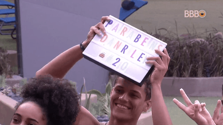 BBB 2019: Danrley celebra 20 anos e ganha festão