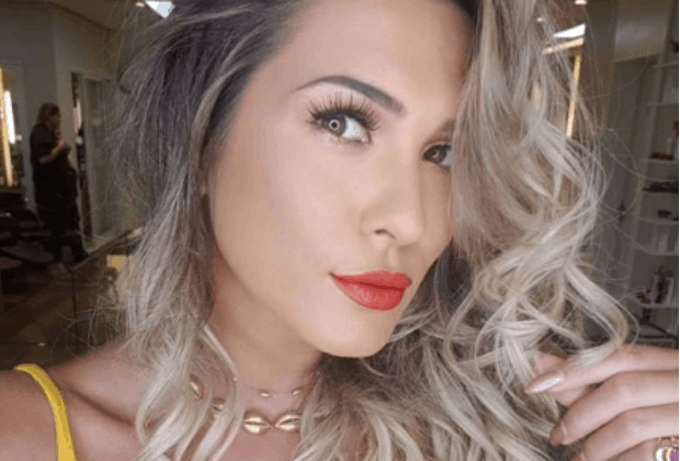 Lívia Andrade ostenta bumbum de fio-dental durante férias no México