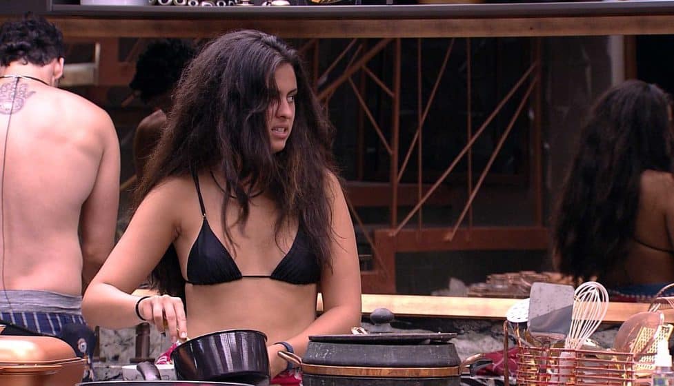 BBB 2019: De biquíni, Hana escuta que emagreceu e rebate Isabella