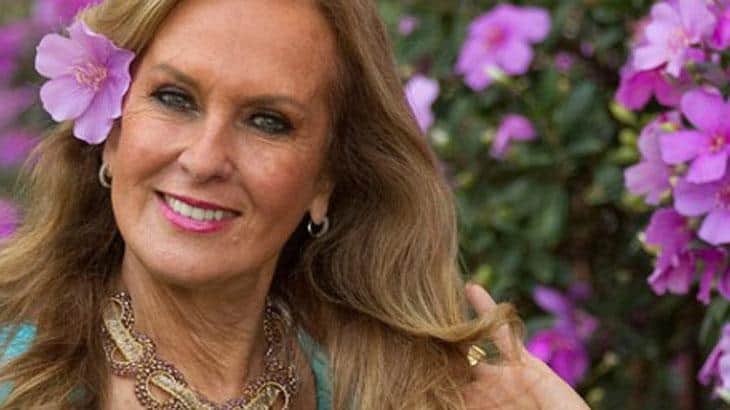 Neta de Helô Pinheiro, “Garota de Ipanema” faz sucesso na web