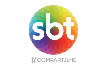 Jornalista do SBT passa vergonha ao danificar ônibus durante reportagem