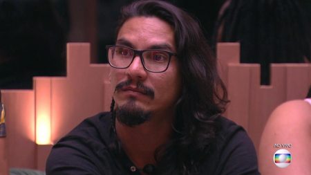 Eliminado do BBB 2019, Vanderson fica espantado com intimação