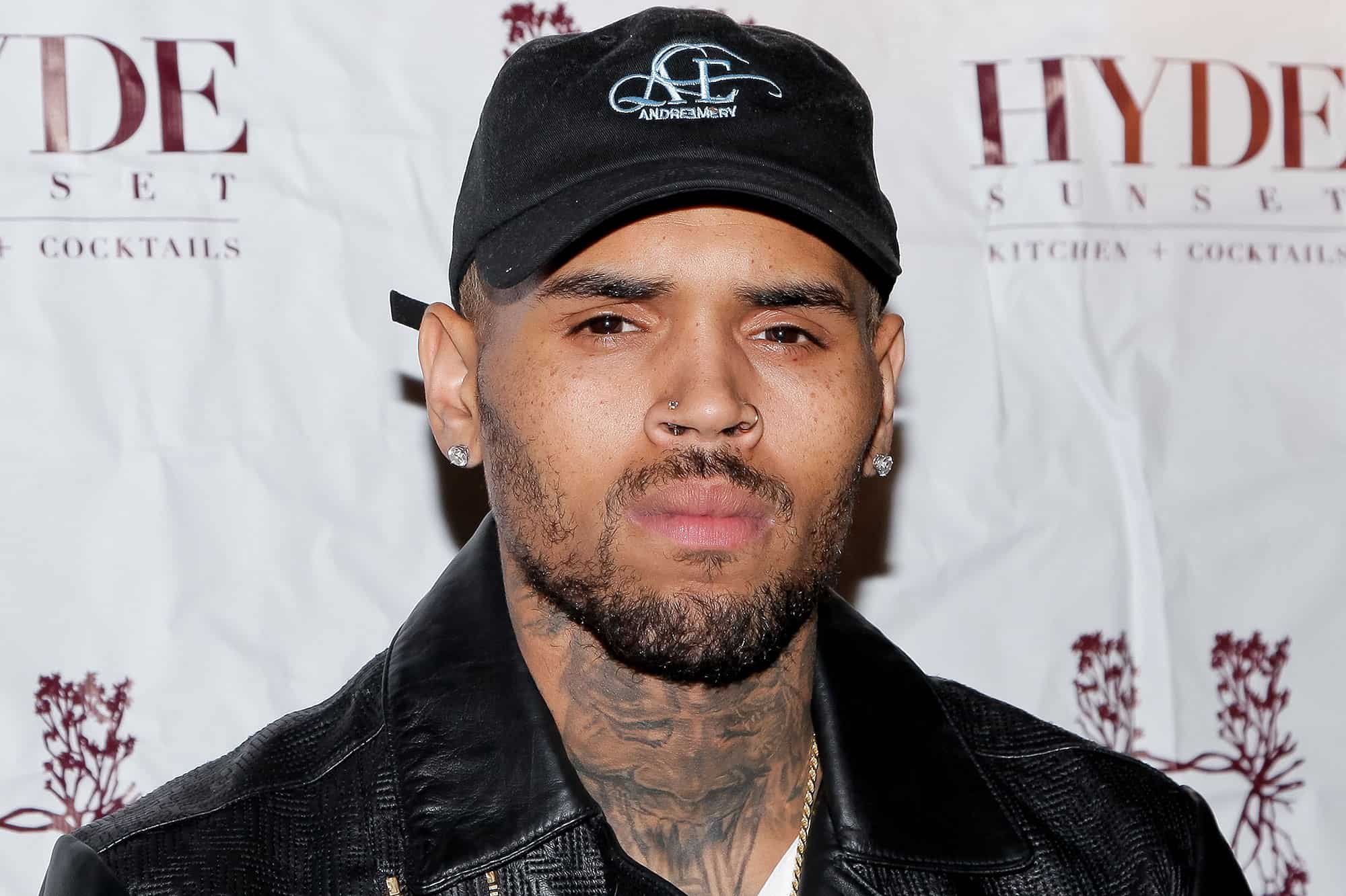 Após acusação, Chris Brown denuncia mulher por difamação