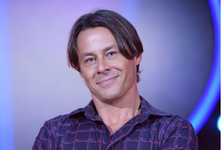 Theo Becker prepara revelação sobre “A Fazenda” e alfineta Mion e Frota