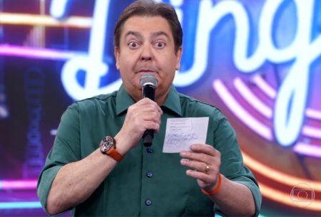 Debochado, Faustão ironiza vida amorosa de bailarinas e alfineta Datena