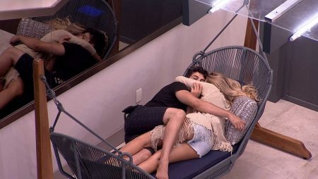 BBB 2019: Maycon pergunta se Isabella vai esperá-lo fora do reality