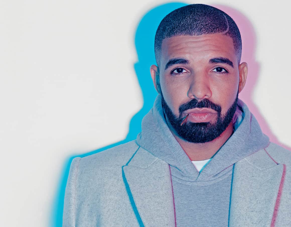 Drake desembolsa R$ 1,5 milhão em capinha de celular