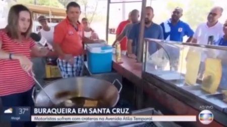 Repórter da Globo pula amarelinha em rua com buracos e é eleita rainha do deboche