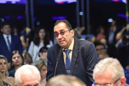 Jorge Kajuru arranja cargo no Senado para filho de amigo apresentador