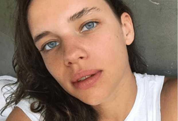 Bruna Linzmeyer assiste futebol feminino com namorada e provoca críticos