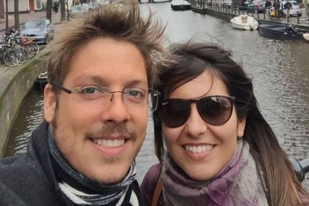 Em viagem romântica, Fábio Porchat se declara para a esposa