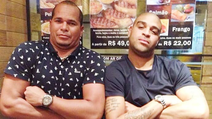 Adriano Imperador bebe todas com Aloísio Chulapa e manda recado