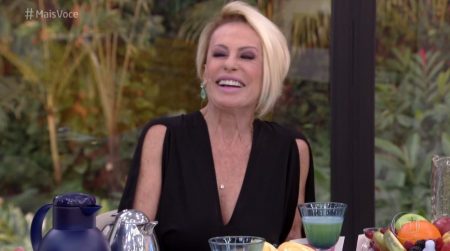 Ana Maria Braga aparece fantasiada de Marilyn Monroe e recebe elogios