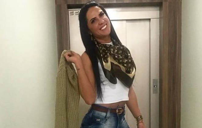Graciele Lacerda chama a atenção dos fãs ao surgir em clique sexy