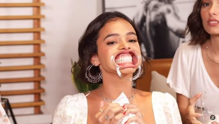 Bruna Marquezine paga mico com Giovanna Ewbank e Marina Moschen