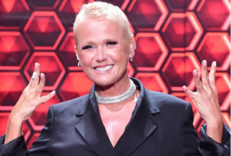 Xuxa radicaliza no visual, é vítima de comentários ofensivos e toma atitude