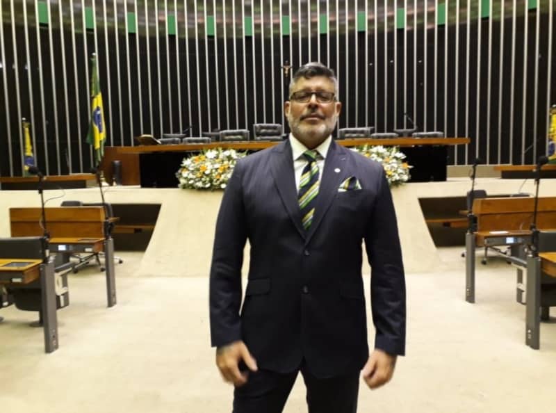 Deputado, Alexandre Frota confronta corruptos do PSL e espreme laranja