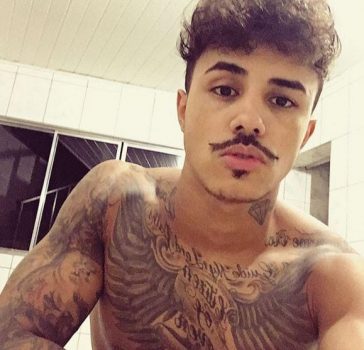 MC Livinho paga bolada em indenização para fã