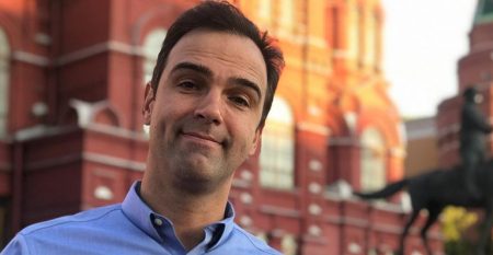 Tadeu Schmidt se assusta com fogo em apartamento e desabafa em rede social