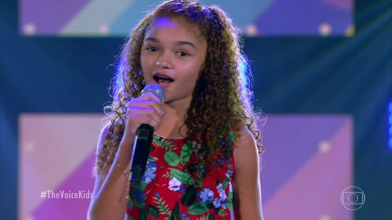 Candidata do “The Voice Kids” chama a atenção por semelhança com cantora