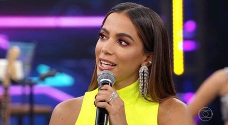 No “Domingão do Faustão”, Anitta causa ao falar de preconceito e fofocas