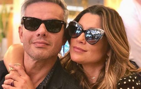 Flavia Alessandra surge de lingerie e Otaviano Costa faz pedido ousado