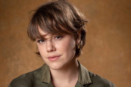 Alice Wegmann assume namoro com agente artístico