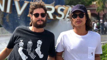 Francisco Vitti agita a web ao resgatar foto antiga com a mãe e o irmão