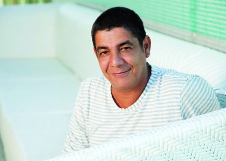 Zeca Pagodinho é internado para cirurgia de septo
