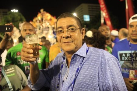 Zeca Pagodinho promove bloco de carnaval em local inusitado