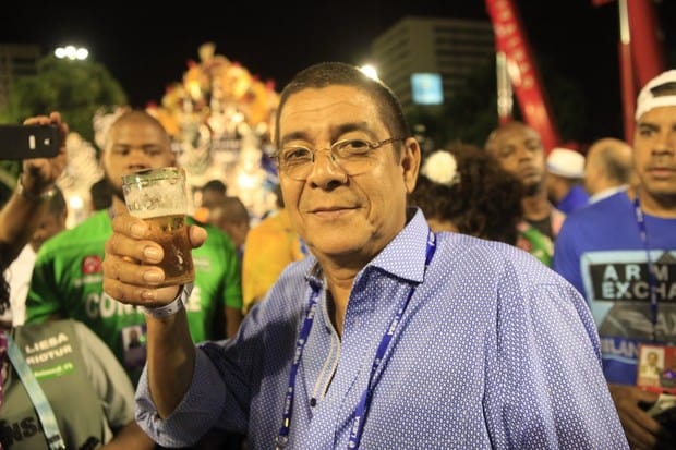 Zeca Pagodinho promove bloco de carnaval em local inusitado