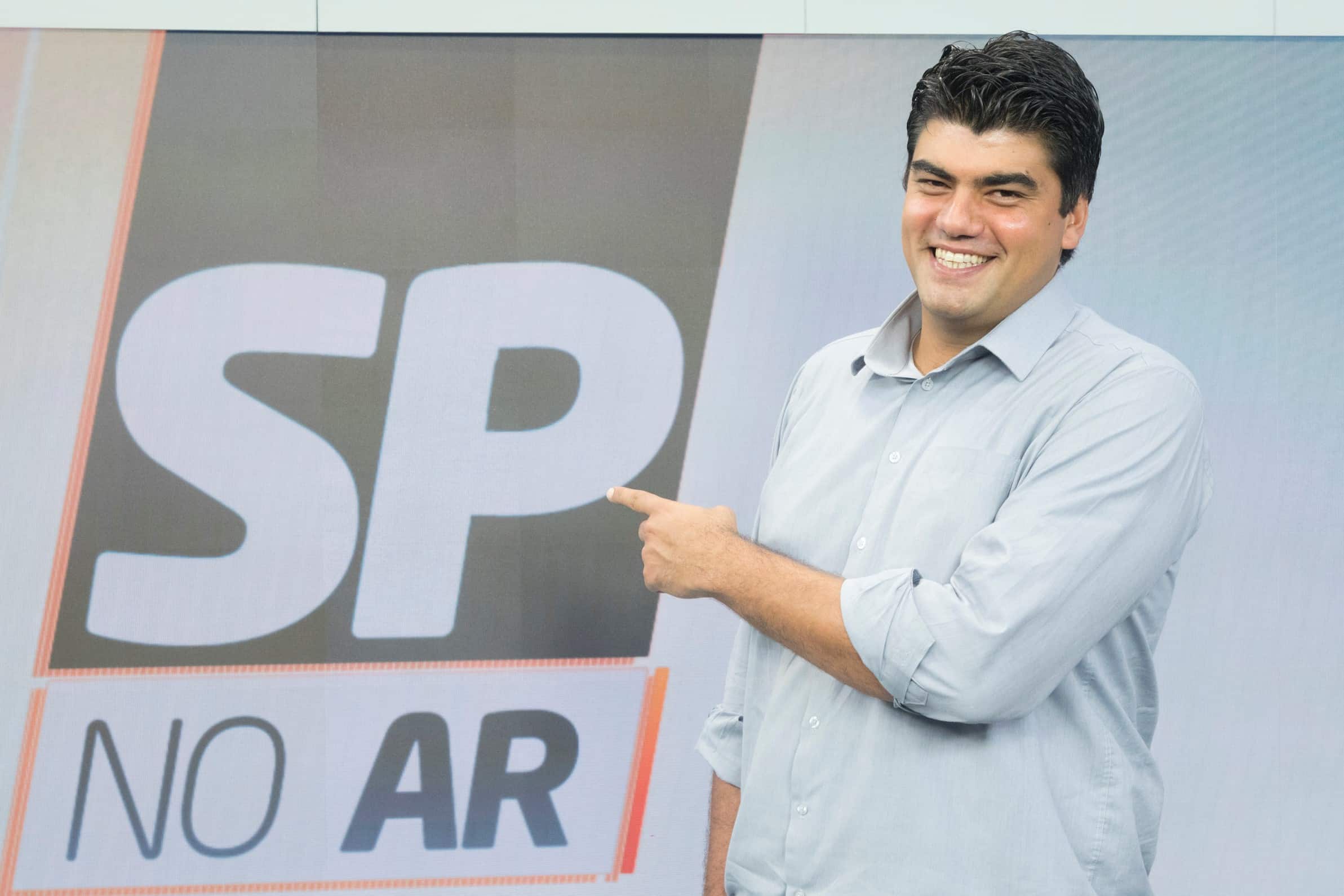 André Azeredo quebra o silêncio sobre seu afastamento do SP no Ar