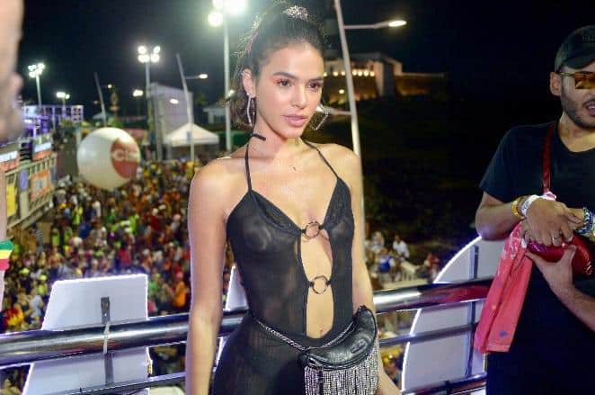 Bruna Marquezine surpreende com resposta sobre namoro no Carnaval