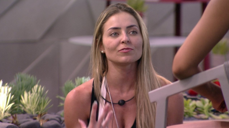 BBB 2019: Paula diz estar com a consciência pesada por beijo em Alan