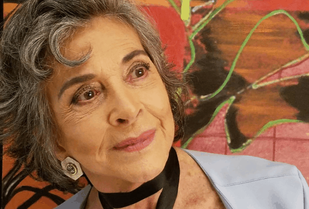 Betty Faria toma vacina e rasga o verbo contra festas clandestinas